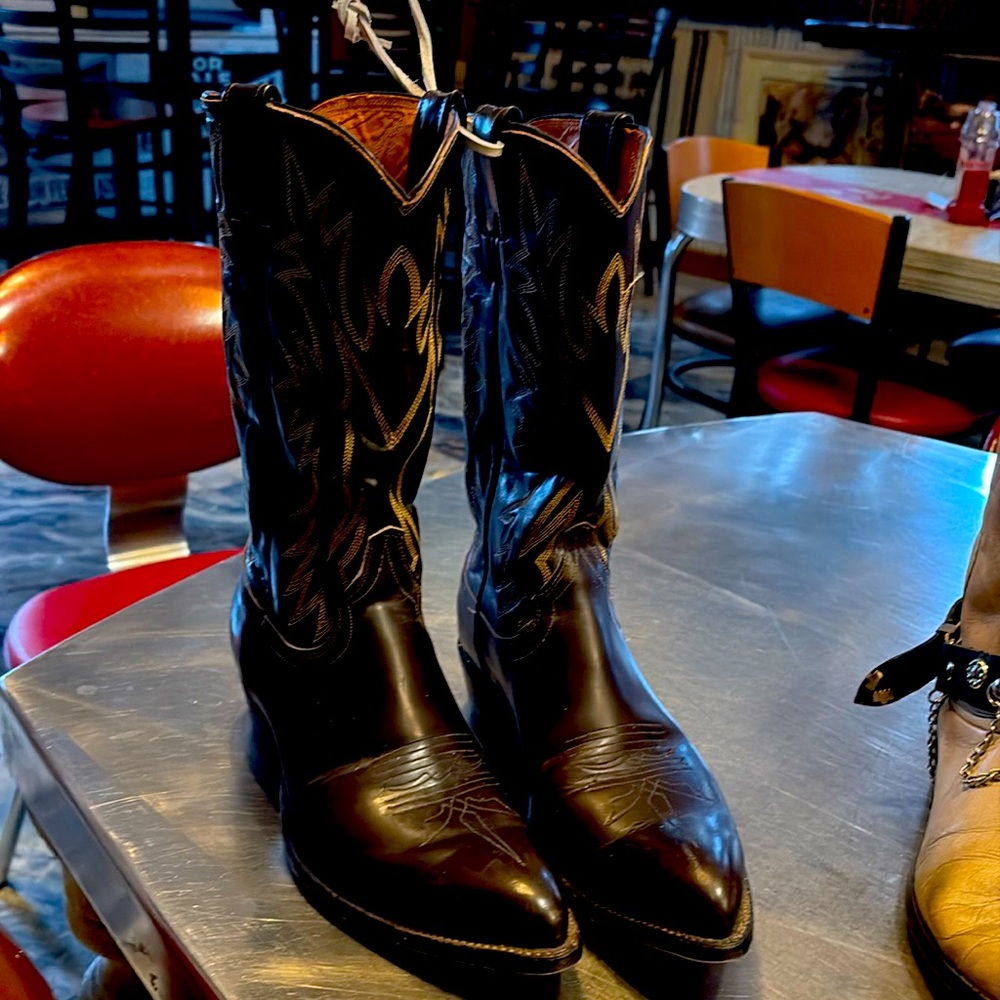 Vintage Justin cowboy boots, men’s 8d would fit woman 9